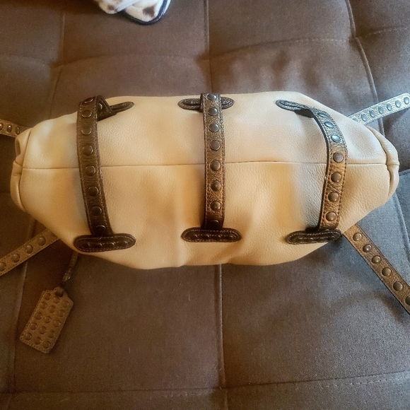 💯 Be & D Leather & Grommet Stud Satchel - Picture 9 of 15